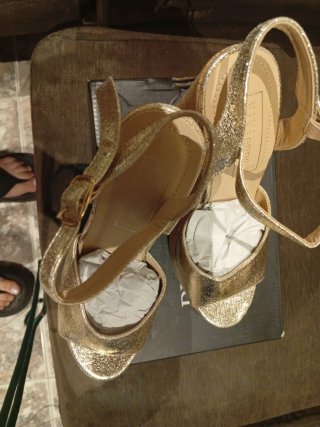 Zapatos de tacón dorados plataforma