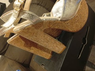 Zapatos de tacón dorados plataforma
