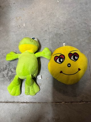 2 Peluches Rana y Smiley