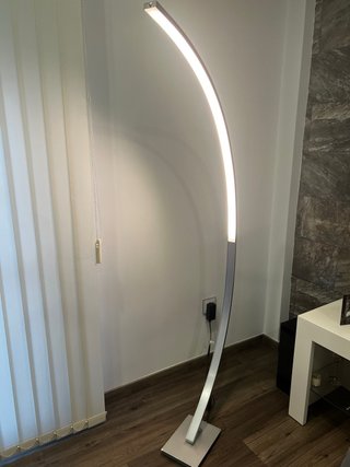 Lámpara de pie LED curva moderna