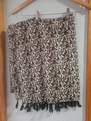 Pañuelo estampado leopardo con flecos