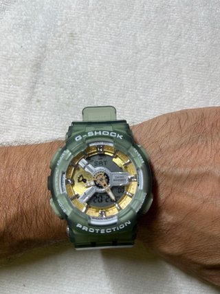 Reloj G-Shock Dorado y Verde