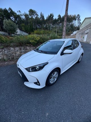 Toyota Yaris hibrido 2022