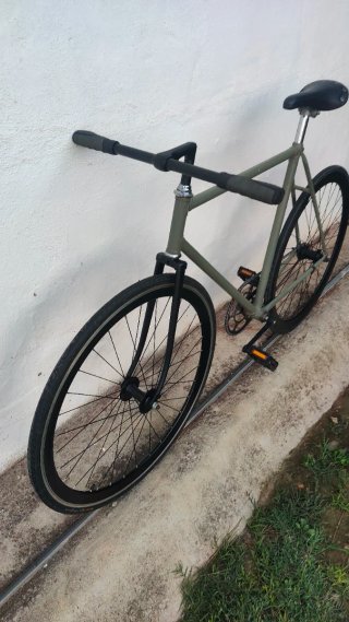 Bicicleta Fixie lista para circular
