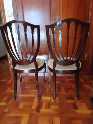 2 SILLAS ANTIGUAS MADERA TALLADAS TAPIZADAS