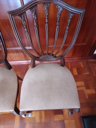 2 SILLAS ANTIGUAS MADERA TALLADAS TAPIZADAS