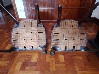 2 SILLAS ANTIGUAS MADERA TALLADAS TAPIZADAS