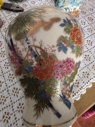 Jarrón de cerámica chino decorado