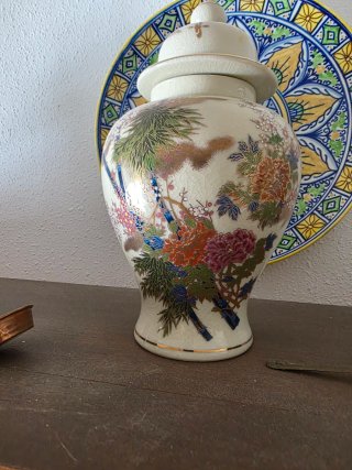 Jarrón de cerámica chino decorado
