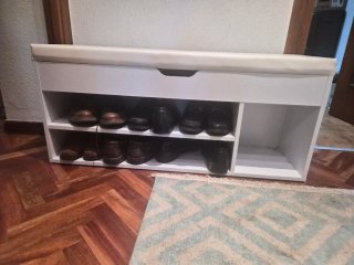 Mueble zapatero blanco con asiento