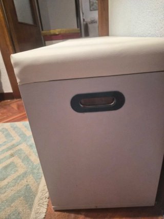 Mueble zapatero blanco con asiento