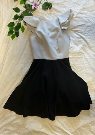 Vestido espalda abierta gris y negro