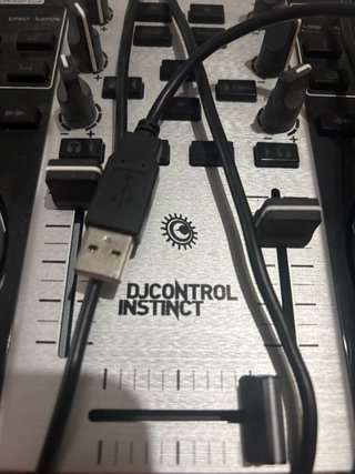 Mesa de mezclas DJ Hercules DJControl Instinct