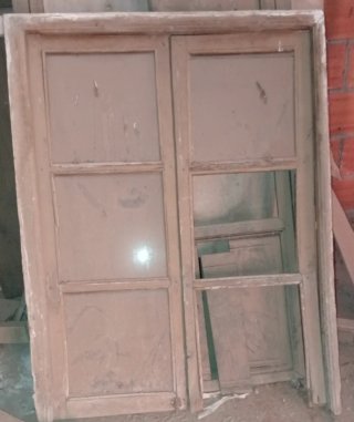 Ventana de madera antigua