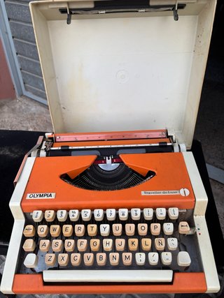 2 Máquinas de Escribir Olympia Traveller de Luxe