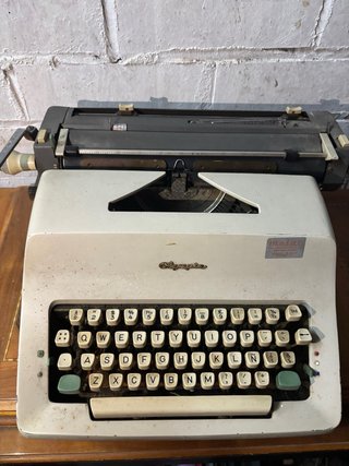 2 Máquinas de Escribir Olympia Traveller de Luxe
