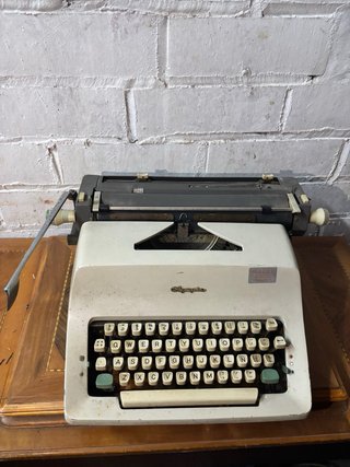 2 Máquinas de Escribir Olympia Traveller de Luxe