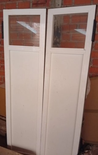 Puerta aluminio blanco con cristal