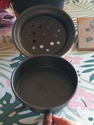 Quemador de incienso metal y madera