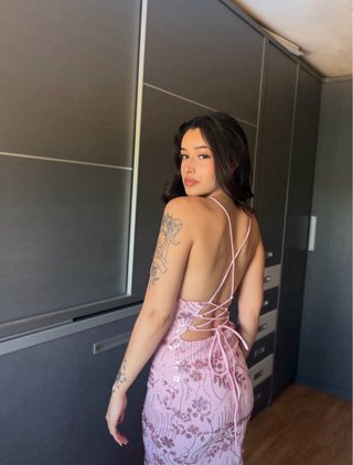 Vestido rosa lentejuelas espalda descubierta