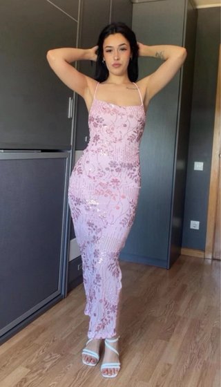 Vestido rosa lentejuelas espalda descubierta