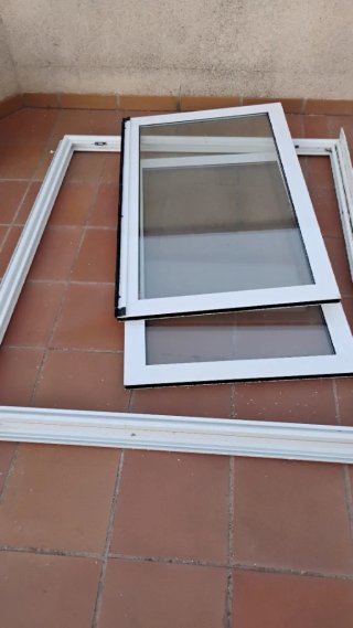 Ventanas de aluminio blancas