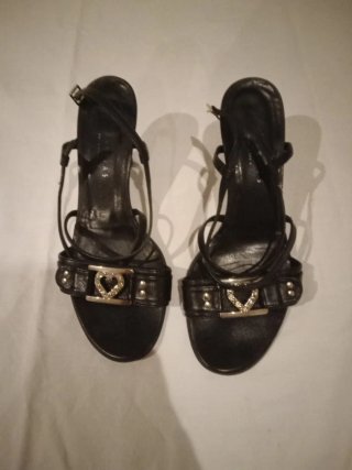 Sandalias negras tacón corazón talla 38