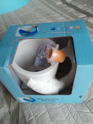 Taza DIY para pintar con pincel y pinturas