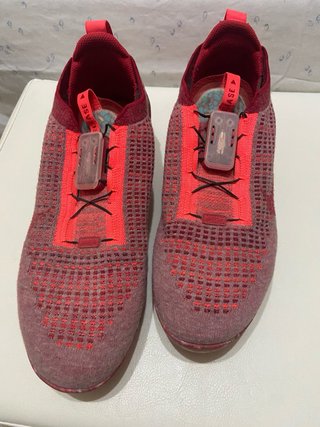 Zapatillas Nike rosas y rojas