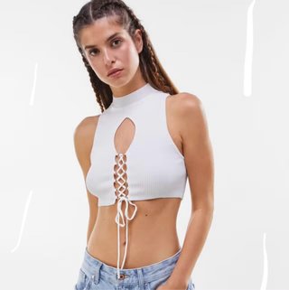 Top Bershka blanco con cordones