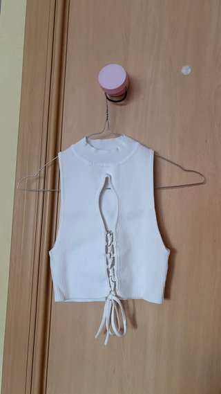 Top Bershka blanco con cordones