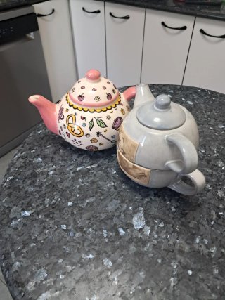 Lote 2 teteras cerámica con taza