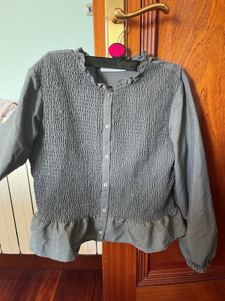 Blusa verde militar con fruncido