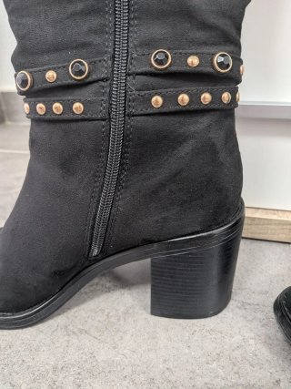 Botas altas negras Deichmann con tachuelas
