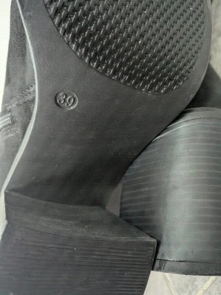 Botas altas negras Deichmann con tachuelas