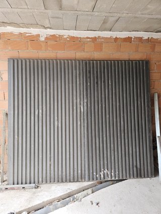 Puerta de garaje de hierro acanalado 2’60x2’20
