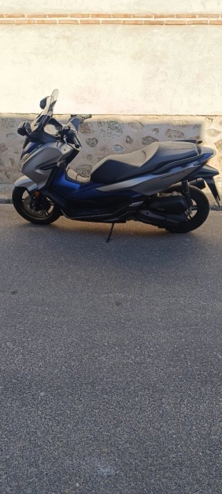 Honda Forza 125 Maxi Scooter