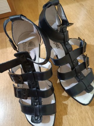 Sandalias de tacón negras