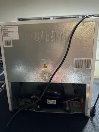 Mini nevera Hisense RR58D4AWF