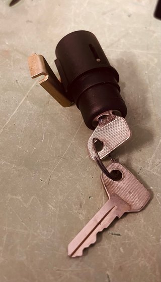 Cerradura porton trasero Seat marbella