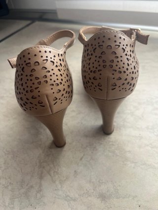 Zapatos de tacón beige