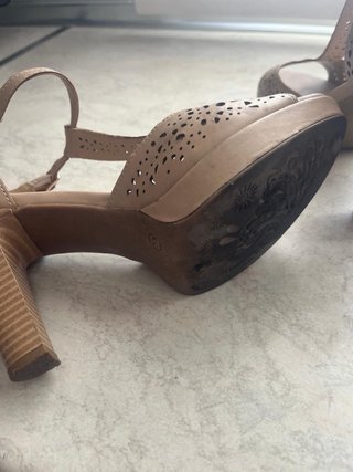 Zapatos de tacón beige