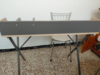 Mesa de madera y metal