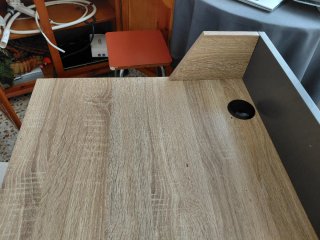 Mesa de madera y metal