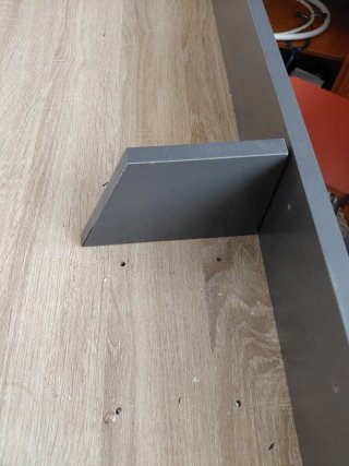 Mesa de madera y metal