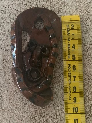 Pequeña figura cerámica artesanal.