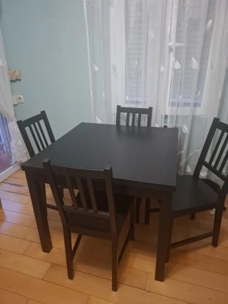 Mesa comedor y 4 sillas ( Ikea )