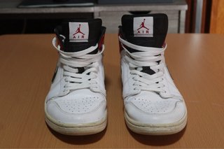 Zapatillas Jordan Air Blancas y Rojas