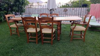 Mesa de comedor de madera con 6 sillas