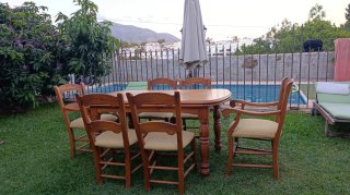 Mesa de comedor de madera con 6 sillas